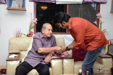 Celebrities Pay Homage to Vijaya Nirmala Garu